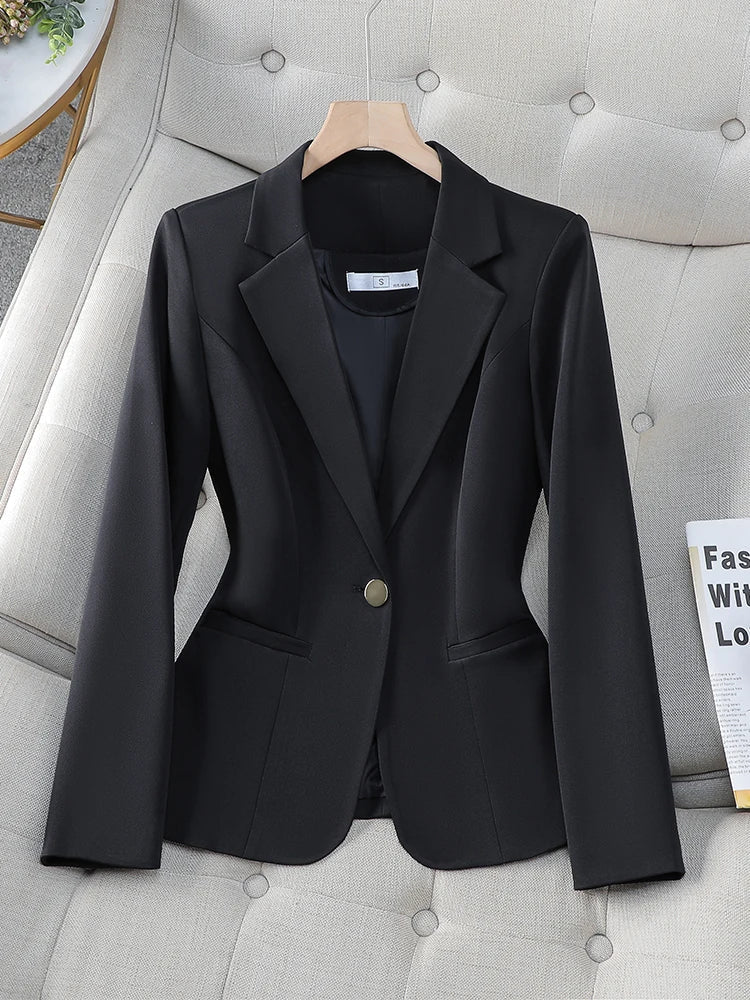 Blazer feminino de alfaiataria acinturado com botões frontais