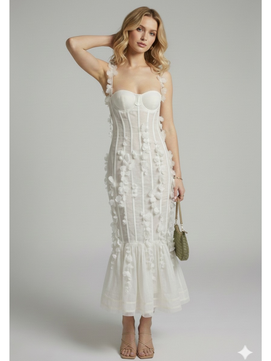 Vestido feminino branco midi com aplicações florais e alças delicadas