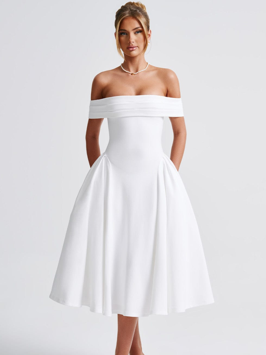 Vestido feminino branco midi com decote ombro a ombro e saia evasê