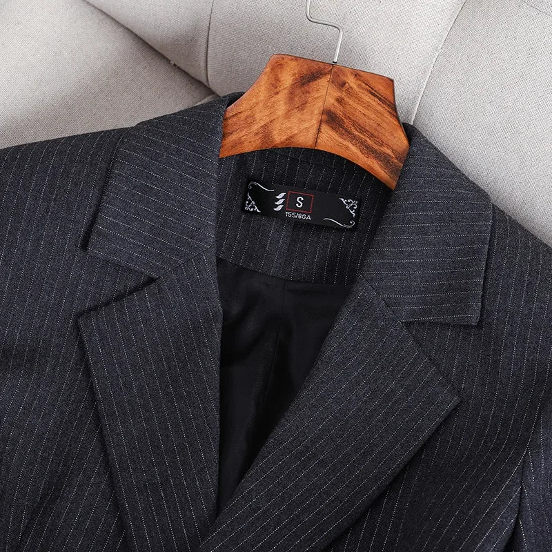 Blazer Acinturado Risca de Giz Alfaiataria Modern Adele